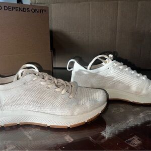 Hylo Eco-Conscious Runners
Cream